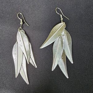 Silver tone dangle drop long light weight hook earing for date night